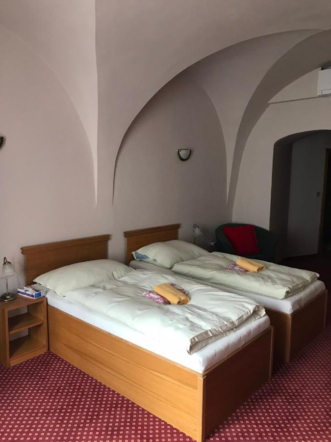 Hotel U Zlateho Andela Pardubice Buitenkant foto