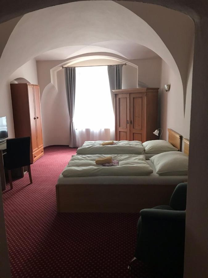 Hotel U Zlateho Andela Pardubice Buitenkant foto