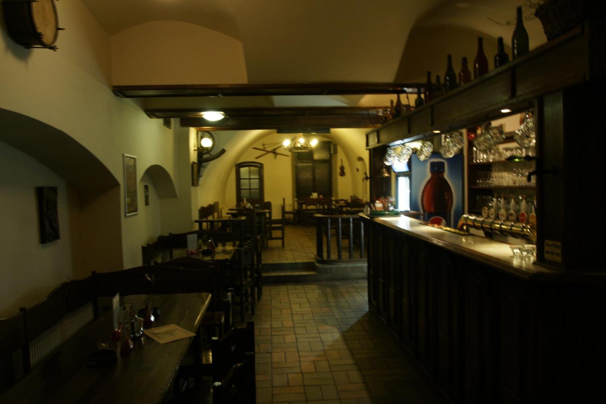 Hotel U Zlateho Andela Pardubice Buitenkant foto
